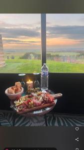 Mad i luksusteltet eller i nærheden