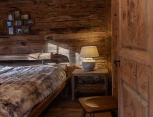 Postel nebo postele na pokoji v ubytování Chalet with fireplace and sauna + 5 fotografií