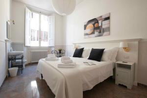 Una cama o camas en una habitación de Hotel Canada