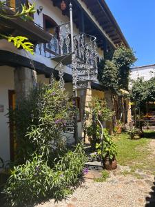a house with a balcony and some plants at Pousada Solar do Algarve in Paraty