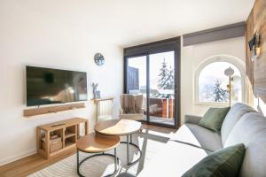 TV a/nebo společenská místnost v ubytování Le Roche Mantel - Appart 4p à Alpe d'Huez