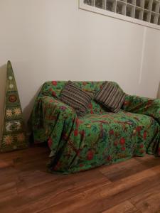 Χώρος καθιστικού στο Cosy room in canalside home