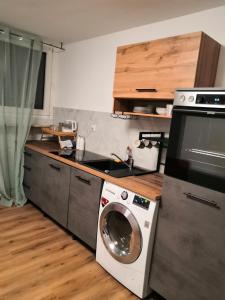 a kitchen with a washing machine and a stove at Schöne Ferienwohnung in Schwerte Central in Schwerte
