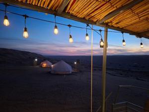 a group of tents in the desert at night at Desert Romance Retreat in Muntarib