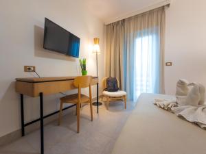 Телевізор і / або розважальний центр в Hotel Giardino La Playa - Adults Only