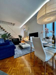 Χώρος καθιστικού στο attico ARENA,200mq NETFLIX WIFI AIR CONDITIONING