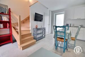 TV a/nebo společenská místnost v ubytování Ty bara