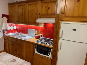 Η κουζίνα ή μικρή κουζίνα στο Rifugio Dei Caprioli +2 φωτογραφίες