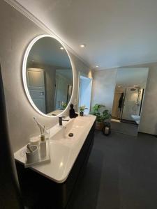 Ένα μπάνιο στο Penthouse apartment 2 bedrooms 70 m2