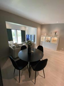 Η κουζίνα ή μικρή κουζίνα στο Penthouse apartment 2 bedrooms 70 m2