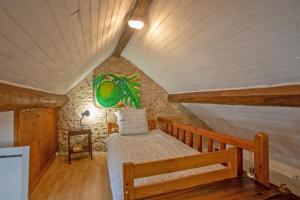 Ένα ή περισσότερα κρεβάτια σε δωμάτιο στο Au Chemin de la Forêt - Maison pour 4p