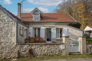 Το κτήριο όπου στεγάζεται  η παραθεριστική κατοικία