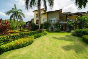 an exterior view of a house with a garden at Vista Bahia 1G - 3bed 3 bath Ocean View in La Mona