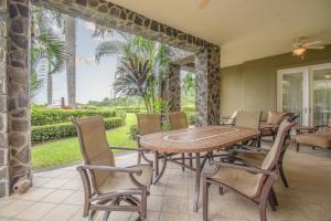 a dining room with a table and chairs at Vista Bahia 1G - 3bed 3 bath Ocean View in La Mona