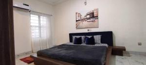 Postel nebo postele na pokoji v ubytování Beautiful 4 bedroom by the water