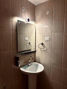 Ένα μπάνιο στο The Harmony Heritage Near Paltan Bazar +24 φωτογραφίες