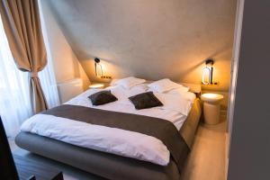 a bedroom with a large bed with two pillows at Twin Vista A-Frame Cabins in Sovata