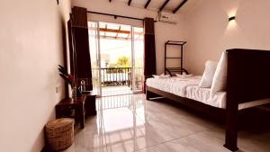 Ένα ή περισσότερα κρεβάτια σε δωμάτιο στο Blue Heaven Hotel