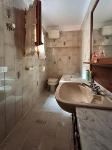 Ένα μπάνιο στο A Ca' du Mûsenu - apartment in Monterosso center