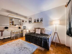 En eller flere senge i et værelse på Petit Frachey - Poluc Apartments Monolocale