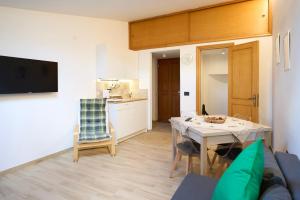 a living room with a table and a kitchen at Casa Vacanze Nonna Bambina in Palena +25 photos