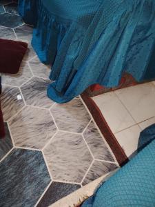 Χώρος καθιστικού στο ston pyramids inn