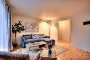 Φωτογραφία από το άλμπουμ του Beautiful Montreal 3BR! Comfort-Value-Convenience! στο Μόντρεαλ