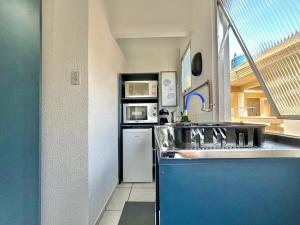 Η κουζίνα ή μικρή κουζίνα στο JK Acapulco Capão da Canoa