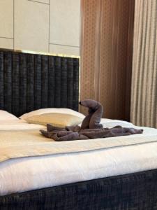 Кровать или кровати в номере Best Place Holiday Home IIII Free Parking