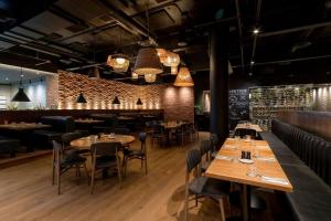 Restaurace v ubytování Delta Hotels by Marriott Trois Rivieres Conference Centre + 43 fotografií