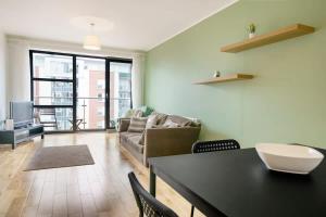 Et opholdsområde på Belfast City Centre 2 Bedroom Apartment Sleeps 7 Free Private Parking
