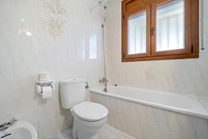 Koupelna v ubytování Chalet Individual Con Piscina, de 3 habitaciones en Coma-ruga + 10 fotografií