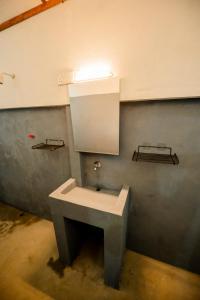 Koupelna v ubytování Happy Coco Hostel Batheegama