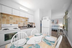 Η κουζίνα ή μικρή κουζίνα στο Great Escape Apartments By Lowkl