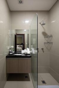 Ένα μπάνιο στο Equipetrol Suites apart hotel