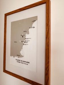 Una imagen enmarcada de un mapa de las Islas Vírgenes. en Luxe zuiderse villa, en Dolores