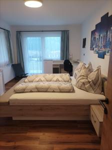 Postel nebo postele na pokoji v ubytování Panoramablick Zirbitzkogel