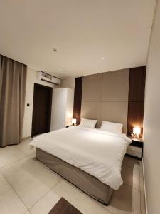 Ένα ή περισσότερα κρεβάτια σε δωμάτιο στο Al RAHA HOTEL