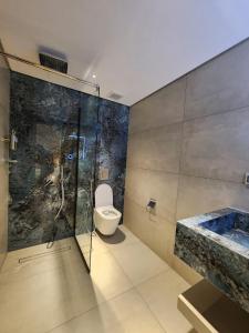 Ένα μπάνιο στο Al RAHA HOTEL