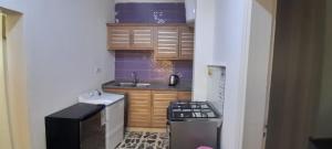 Η κουζίνα ή μικρή κουζίνα στο Two Palms Housing