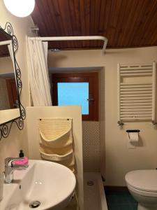 Koupelna v ubytování al Profilo di Napoleone + 35 fotografií