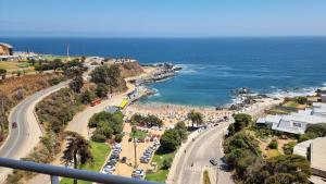 Luftaufnahme eines Strandes und des Meeres in der Unterkunft Vacaciones frente al Mar in Valparaíso