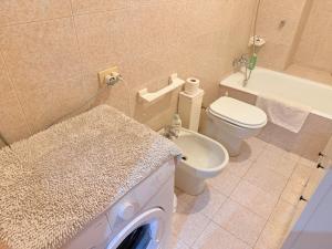 Un baño de Attico sui Monti 20 fotos más