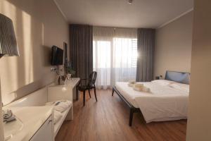 Deluxe Double or Twin Room with Pool View