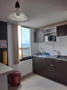 Η κουζίνα ή μικρή κουζίνα στο Brumas de Chipre Alojamiento