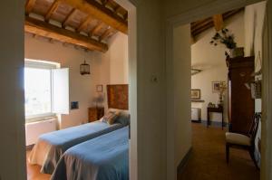 Giường trong phòng chung tại CasaLeMonache - Appartamenti nel Casale Umbro