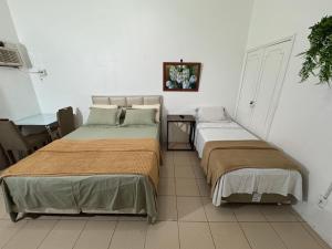 two beds sitting next to each other in a room at Apartamento Centro Manaus 721 in Manaus
