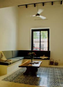 Posezení v ubytování Chulel Hotel Origen + 2 fotografie