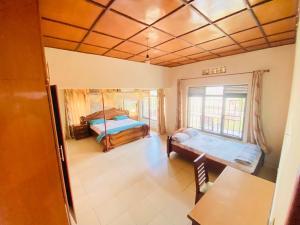 Ένα ή περισσότερα κρεβάτια σε δωμάτιο στο Beautiful spacious entire 4 bedrooms comfy house in Kimihurura