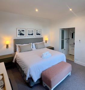 Ένα ή περισσότερα κρεβάτια σε δωμάτιο στο Nomad Small Hotel